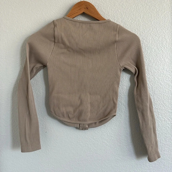 PrettyLittleThing Taupe Long Sleeve Zip Up Top - Picture 8 of 8